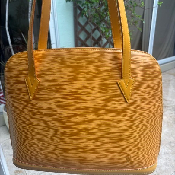 Louis Vuitton Women's Yellow Epi Leather Shoulder Bag - Picture 1 of 10